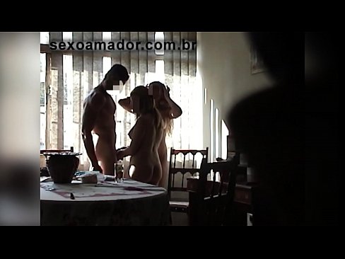 ❤️ Sexveninder inviterer en kæmpe mand og en trekant med ham Fucking at da.sex-porntube.ru ❌